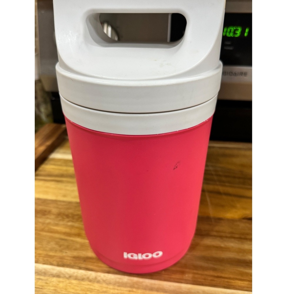 Igloo Insulated Water Jug Pink White Flip Top Straw Handle 1/2 Gallon Cooler